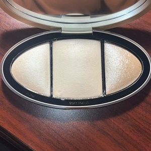 Too Faced  Born This Way - Turn Up the Light Palette - Light